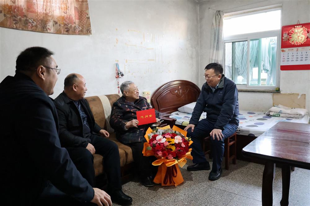 殷殷關(guān)懷 情暖新春！ 濟(jì)南產(chǎn)發(fā)集團(tuán)走訪慰問(wèn)離退休老干部